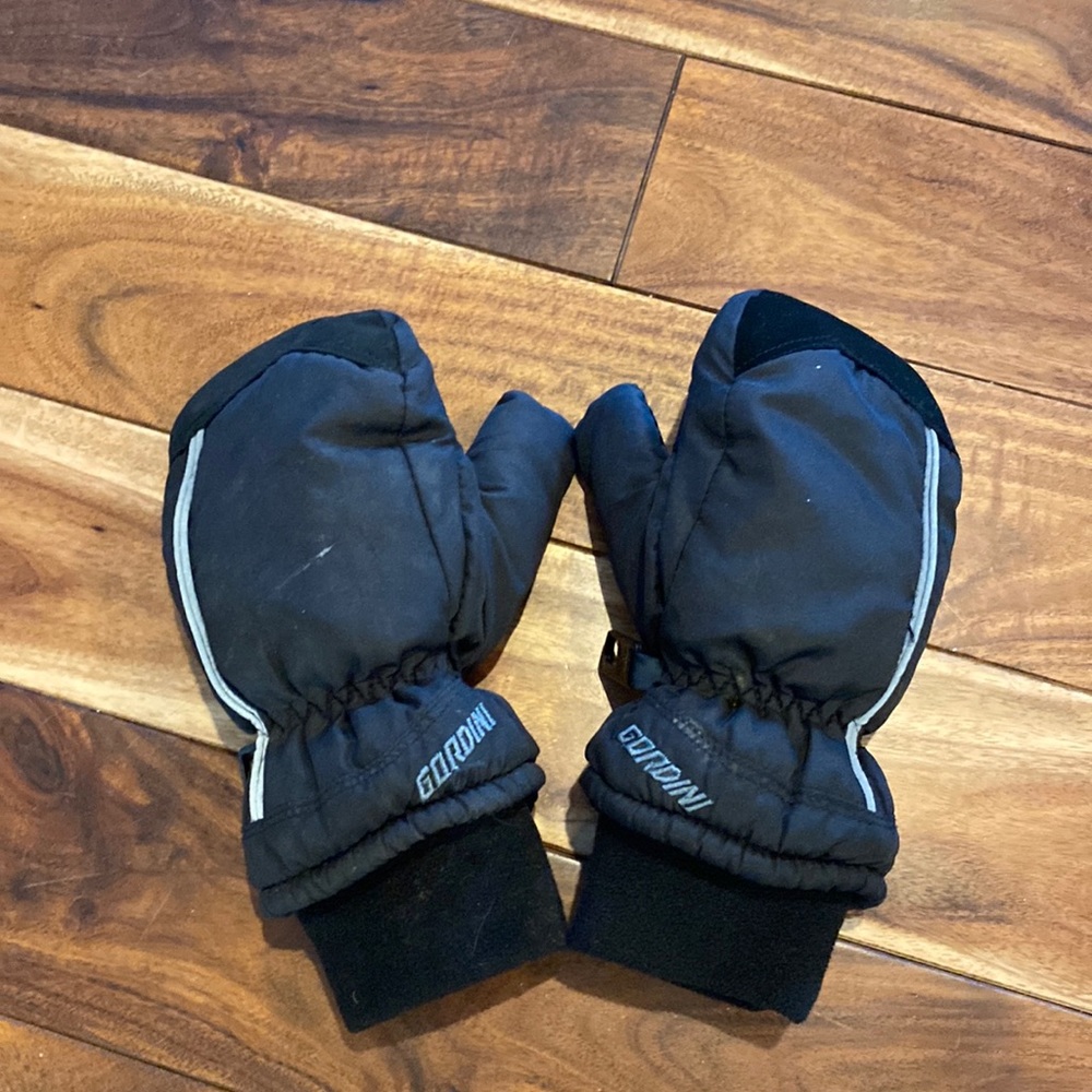 Gordini youth mittens.  Super warm